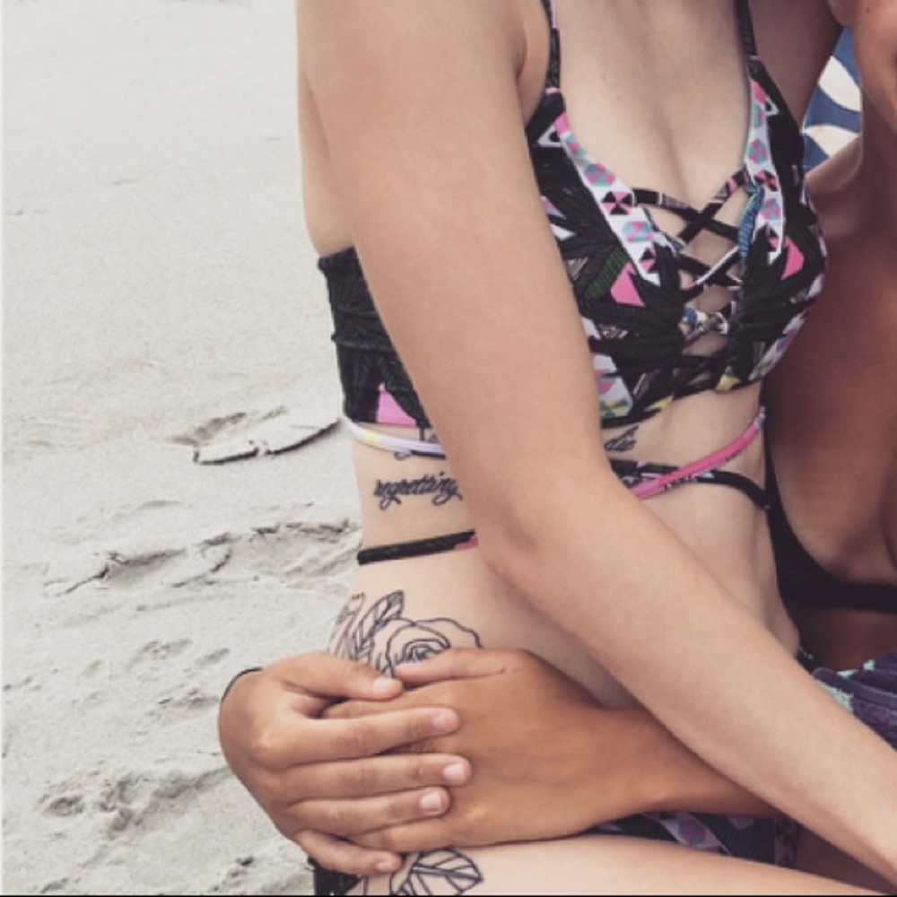 Bikini - Picture 6 of 7